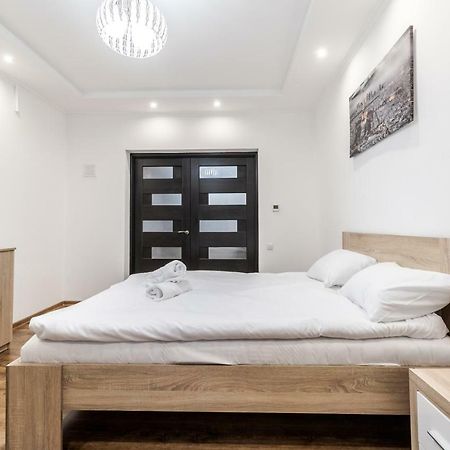 Homey Apartment Leopoli Esterno foto