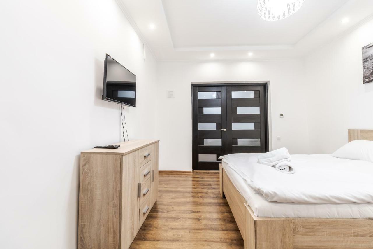 Homey Apartment Leopoli Esterno foto