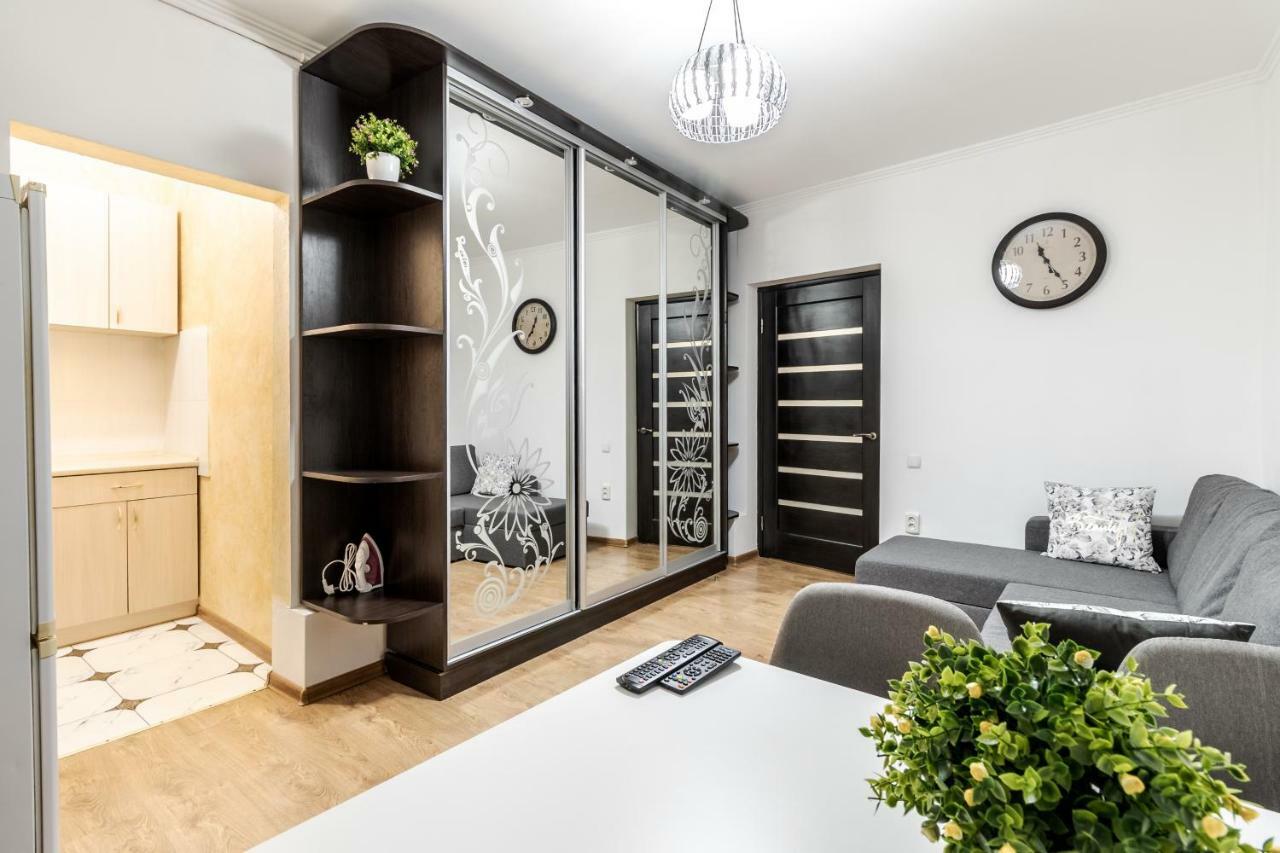 Homey Apartment Leopoli Esterno foto