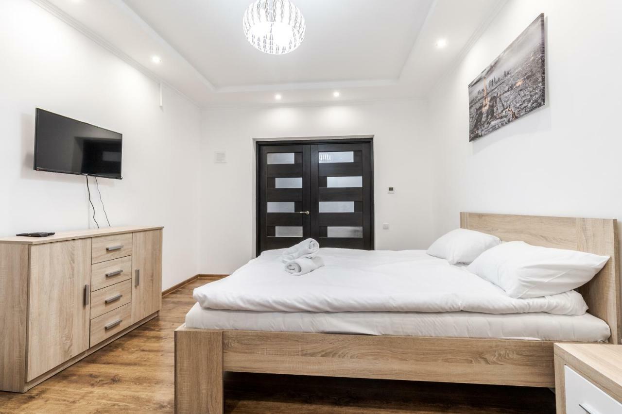 Homey Apartment Leopoli Esterno foto