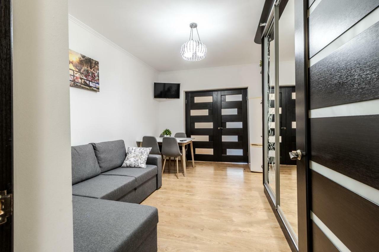 Homey Apartment Leopoli Esterno foto
